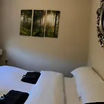 Room In Guest Room - Cozy Sheffield Guest Room With Shared Facilities