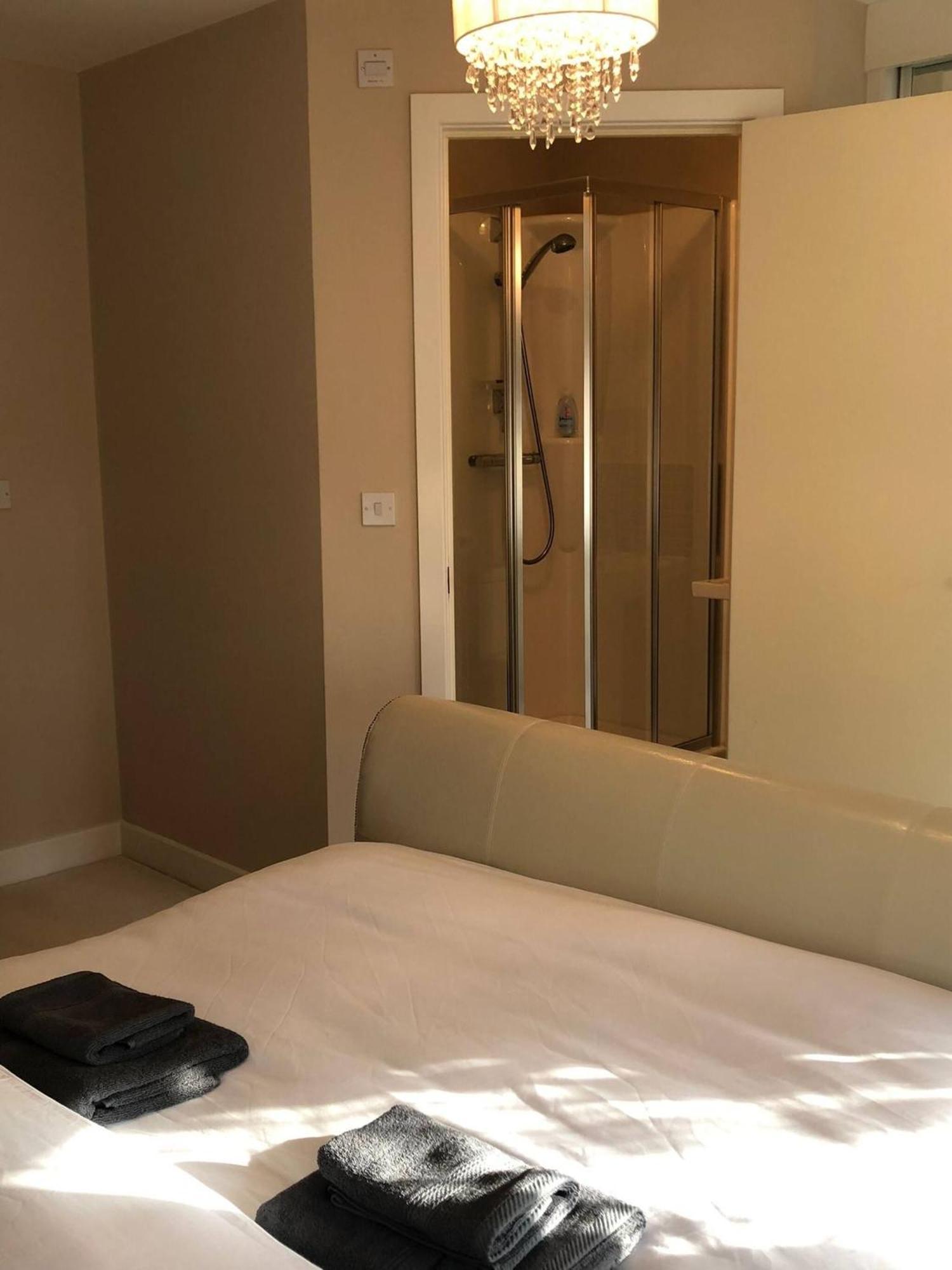 In Guest - Cozy Guest With Shared Facilities Guest house